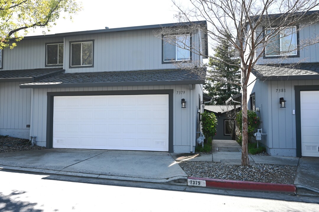 7379 Tulare Hill Dr in San Jose, CA - Building Photo