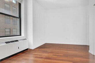 1 Wall St in New York, NY - Building Photo - Building Photo