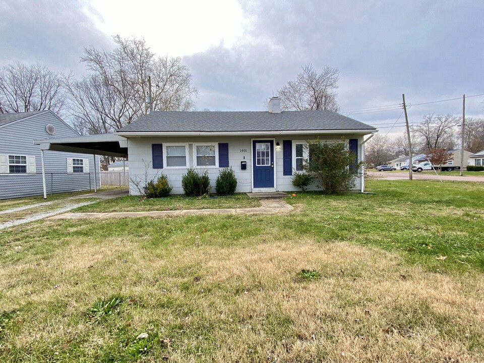 1401 Bel Aire Dr in Belleville, IL - Building Photo