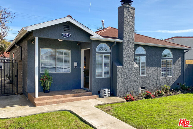 property at 11022 Culver Blvd