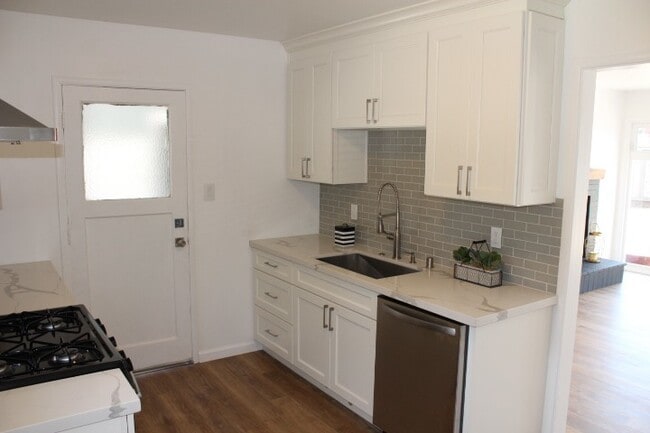 1028 Escalero Ave in Pacifica, CA - Building Photo - Building Photo