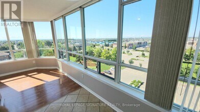 550 Webb Dr in Mississauga, ON - Building Photo - Building Photo