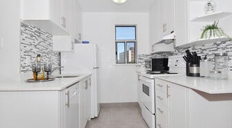 250 St George St in Toronto, ON - Building Photo