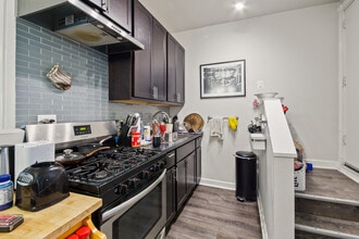 1906 N Whipple St in Chicago, IL - Foto de edificio - Building Photo