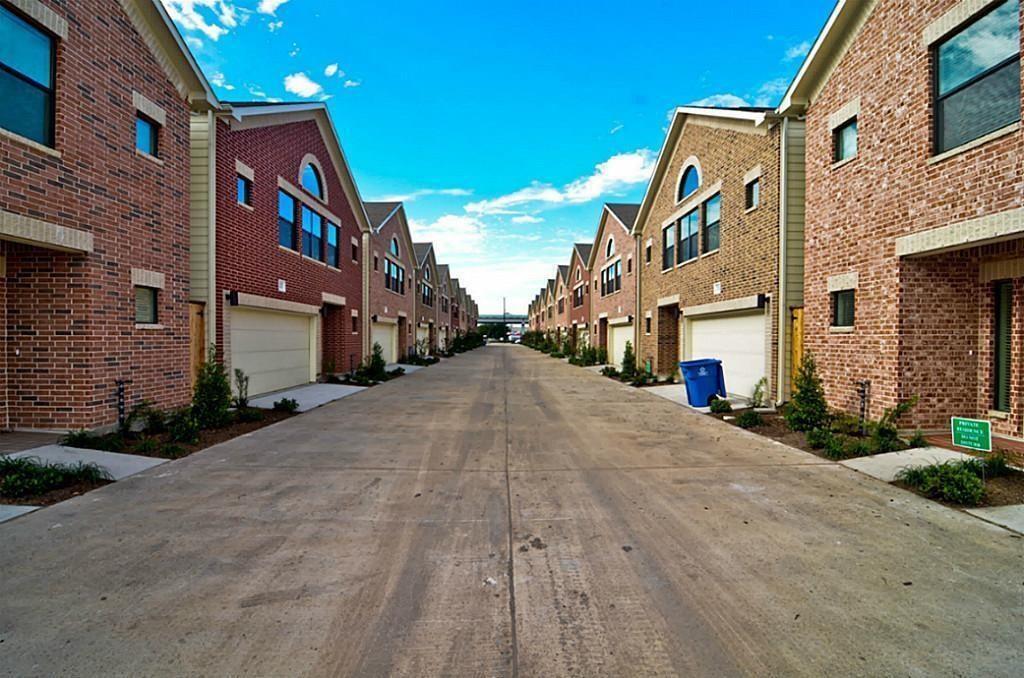 3713 Main Plaza Dr in Houston, TX - Building Photo