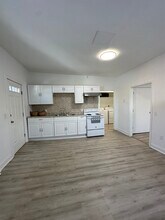 172 Pearl St, Unit 2E in Middletown, CT - Building Photo - Building Photo