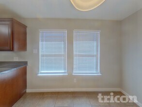 12216 Hunters Crossing Ln in Burleson, TX - Foto de edificio - Building Photo