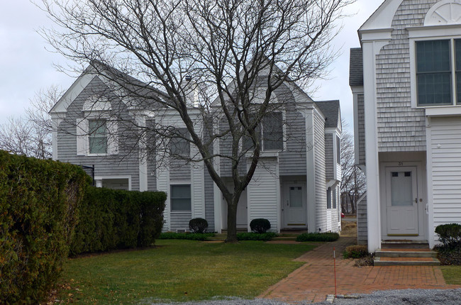 Oyster Point in Greenport, NY - Building Photo - Building Photo