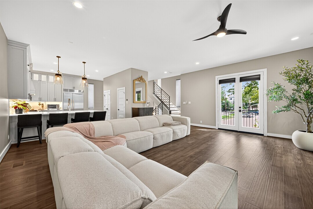 5104 Lillian St in Houston, TX - Building Photo