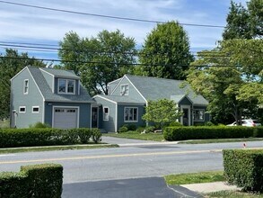 402 Riverside Dr in Fairfield, CT - Building Photo - Building Photo
