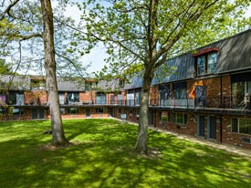 King Apartments LTD in Akron, OH - Building Photo