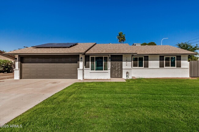 property at 1906 N Evergreen St