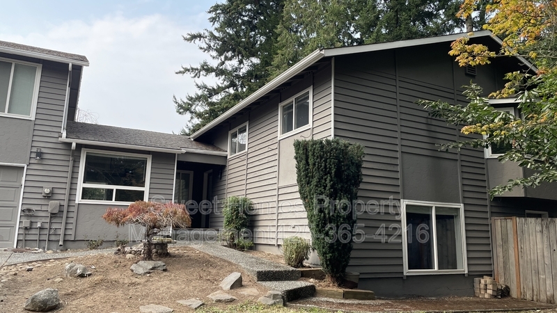 20204 20th Ave W in Lynnwood, WA - Foto de edificio