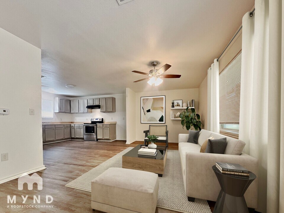 949 Guam St in Wake Village, TX - Foto de edificio