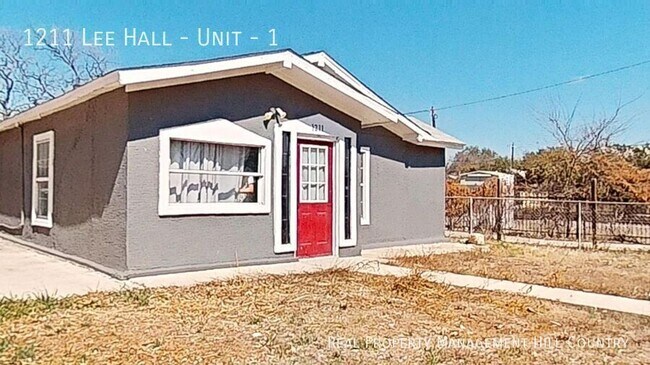 1211 Lee Hall St in San Antonio, TX - Building Photo - Building Photo