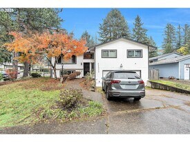 3338 SE 156th Ave in Portland, OR - Building Photo