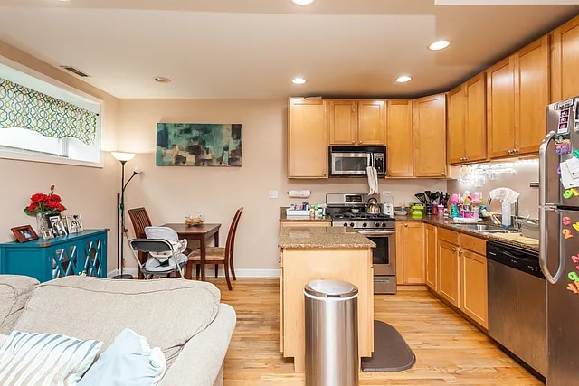 1142 W Morse Ave, Unit #G in Chicago, IL - Foto de edificio - Building Photo