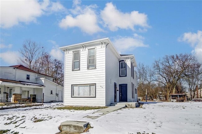 property at 810 Innisfallen Ave