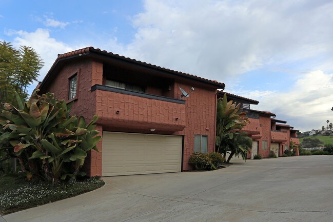 32062-32092 Del Cielo Oeste in Bonsall, CA - Foto de edificio - Building Photo