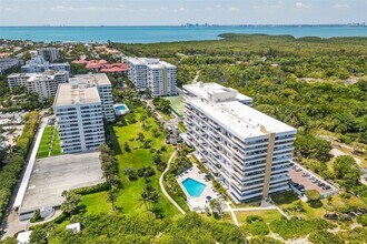 199 Ocean Ln Dr in Key Biscayne, FL - Building Photo - Building Photo
