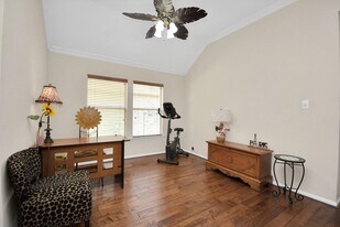 3311 Raintree Village Dr in Katy, TX - Building Photo