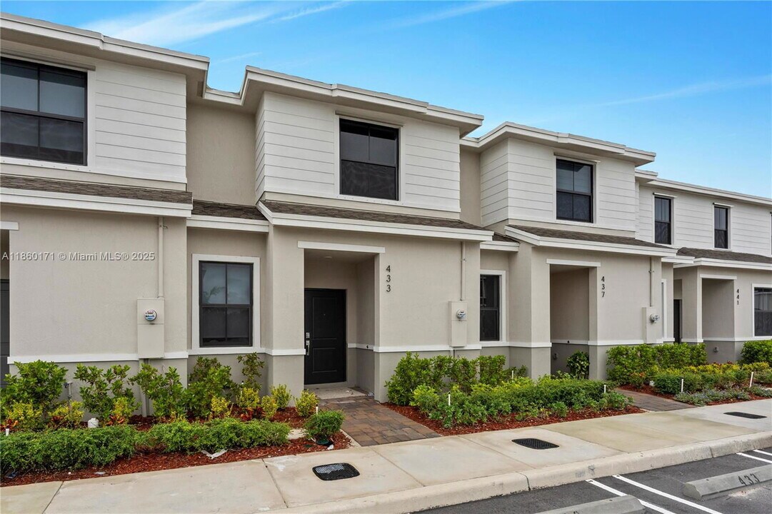 433 NE 12th St in Homestead, FL - Building Photo