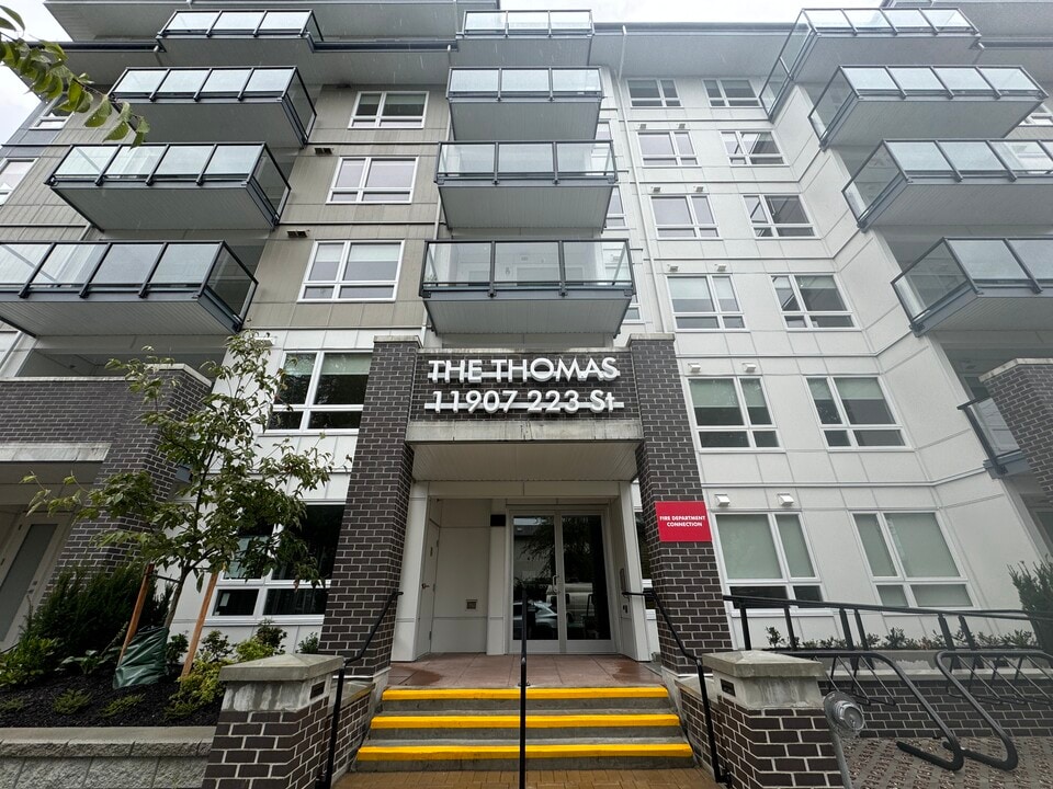 11907 223 St in Maple Ridge, BC - Building Photo