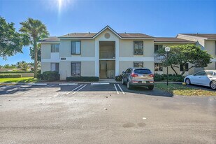 719 Gardens Dr in Pompano Beach, FL - Building Photo