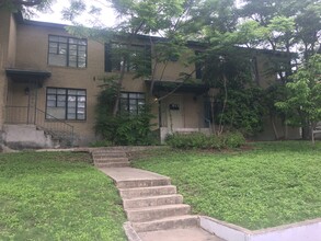 Claremont View in San Antonio, TX - Building Photo - Interior Photo