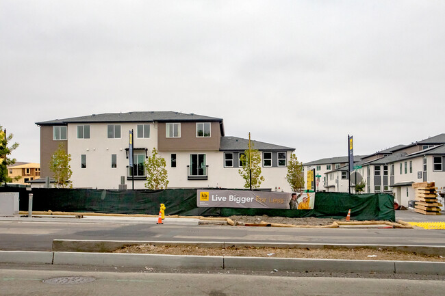 Mission Village in Hayward, CA - Foto de edificio - Building Photo