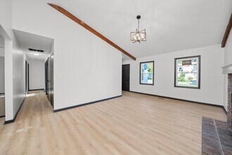 8040 Geneva St in Woodridge, IL - Building Photo - Building Photo