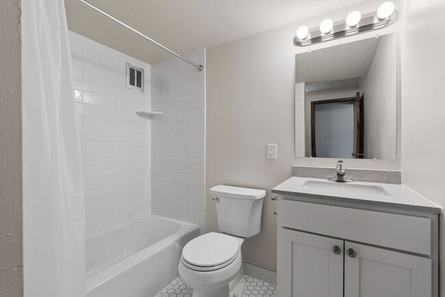 The Villa Apartments in Minneapolis, MN - Foto de edificio - Building Photo