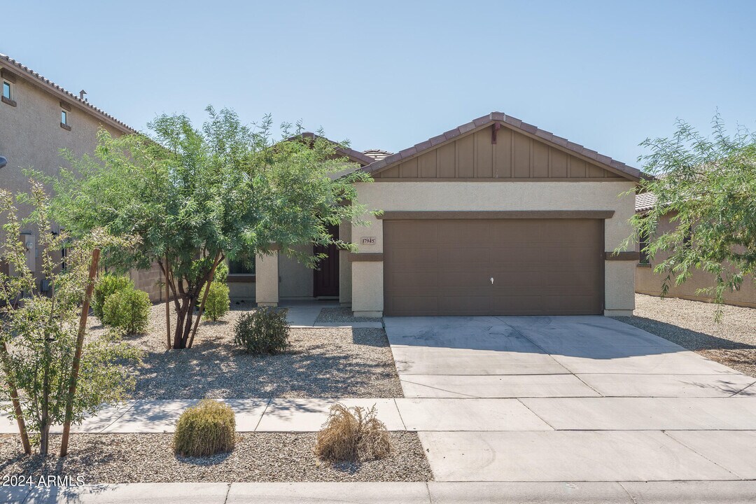 17945 W Monte Lindo Ln in Surprise, AZ - Building Photo