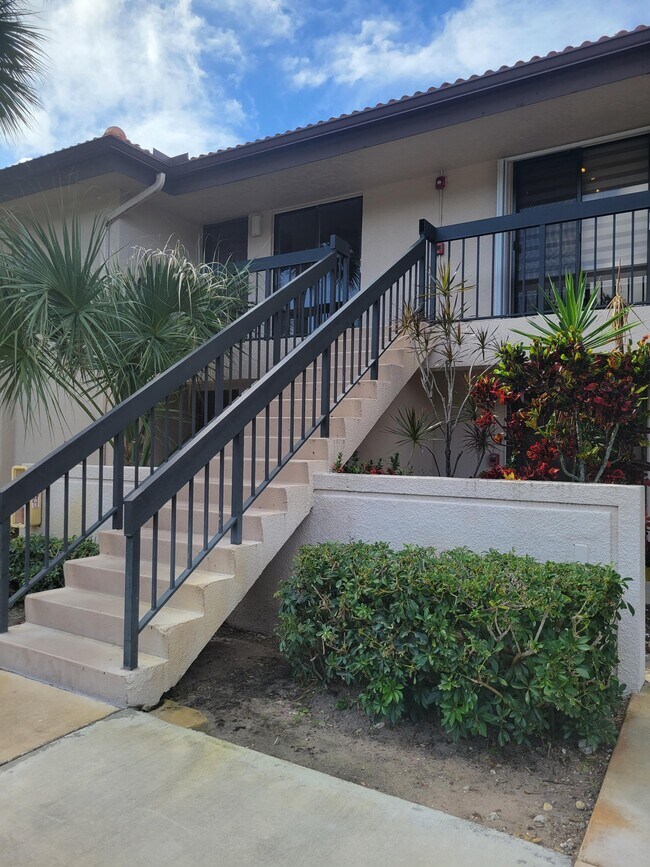 property at 5151 W Club Cir
