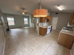 86 Coastal Ln in San Antonio, TX - Foto de edificio - Building Photo