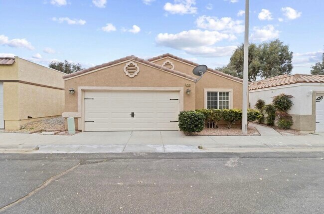 2408 W Valley Vis in Rosamond, CA - Building Photo - Building Photo