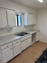 3007 Pat Ave, Unit 4 in Mojave, CA - Foto de edificio - Building Photo