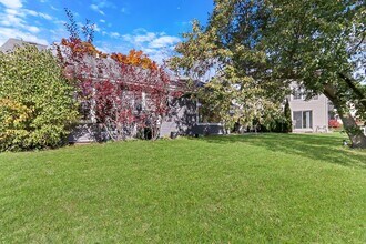 658 White Ct in Gurnee, IL - Foto de edificio - Building Photo