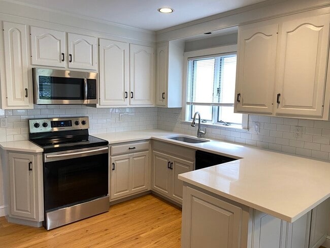 property at 72 Waverley St
