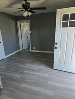 119 W Chestnut St in Bolivar, MO - Building Photo
