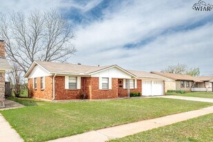 4024 Hooper Dr in Wichita Falls, TX - Building Photo