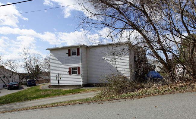 10 Wyman St in Derry, NH - Building Photo - Building Photo