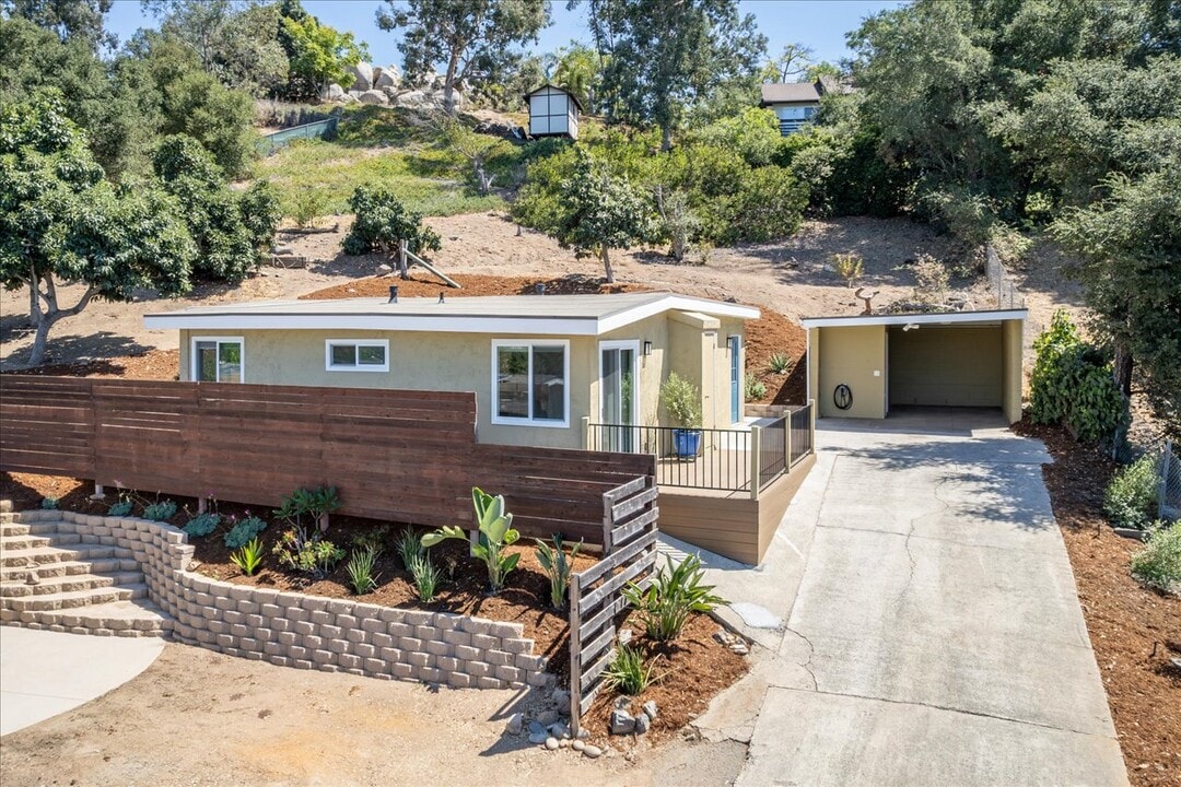 1729 Kent Pl in Vista, CA - Building Photo