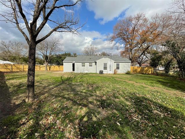 1700 Ruth St in Arlington, TX - Building Photo - Building Photo