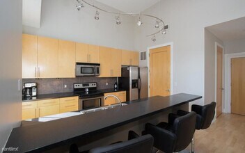 400 Walnut St in Des Moines, IA - Building Photo - Building Photo