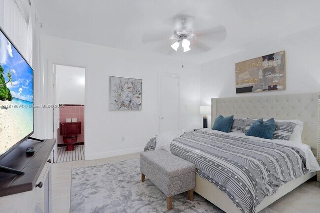 975 SW 10th St in Miami, FL - Building Photo - Building Photo