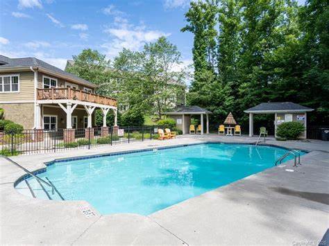 property at 20 Foxden Dr