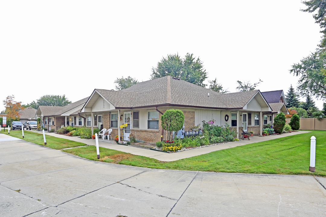 Grandmont Gardens Senior Apartments in Roseville, MI - Foto de edificio