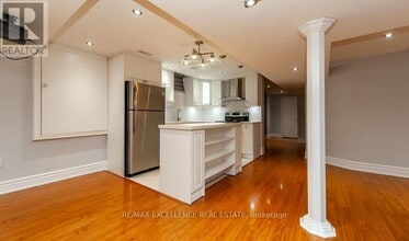 3262 Crimson King Cir in Mississauga, ON - Building Photo - Building Photo