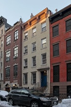 447 W 44th St in New York, NY - Foto de edificio - Building Photo